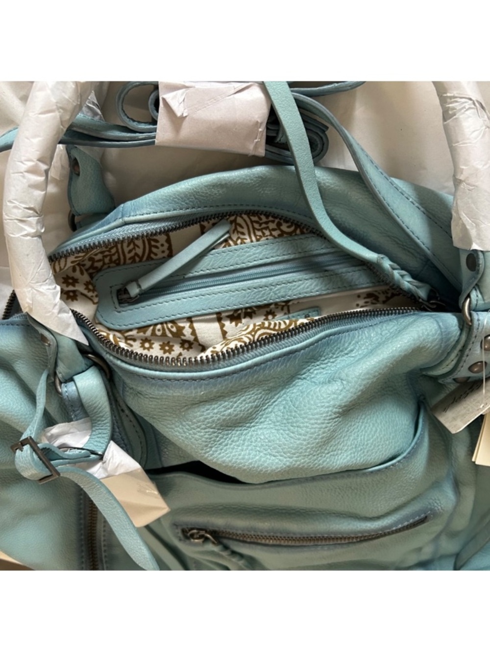 WE THE FREE EMERSON TOTE BAG IN WASHED SAIL NWT - Picture 2 of 4